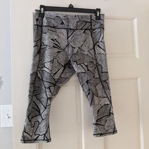 LULULEMON Size 8 17" high impact leggings